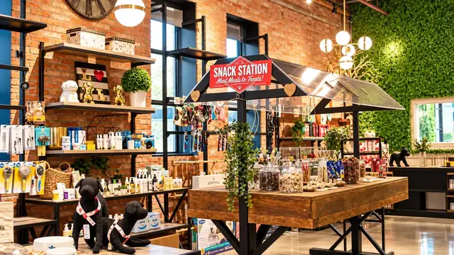 Snack station with dog treats in jars and grooming products at Lola’s Corner, Montreal